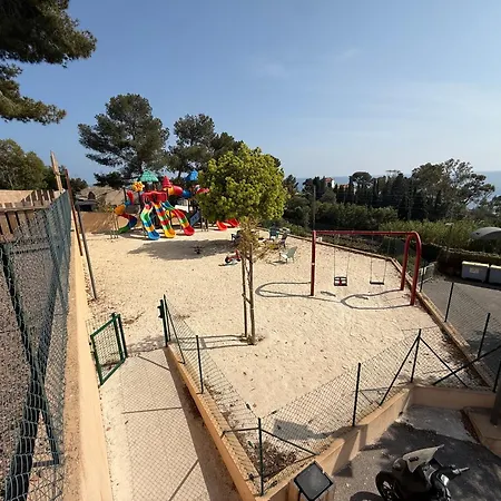 Ethan مكان تخييم Saint-Raphaël
